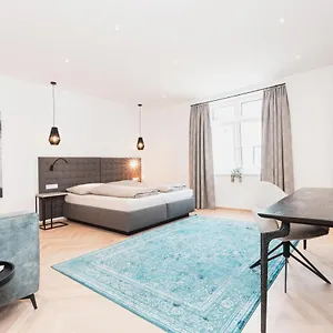 exclusive-center-apartment-with-balcony.innsbruckaustriahotels.com/